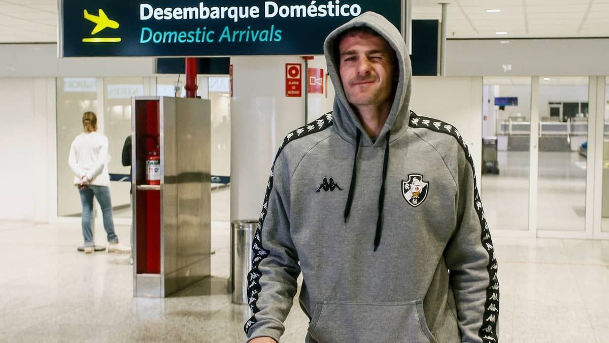 Média de gols e raça: Vegetti ganha pontos com a torcida do Vasco em pouco tempo
