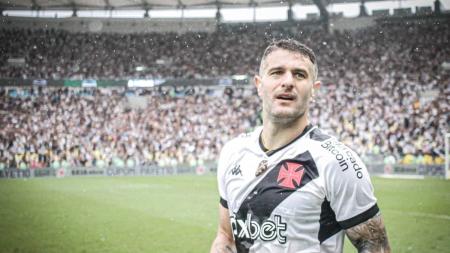 Vegetti teve participação decisiva na vitória do Vasco sobre o Atlético