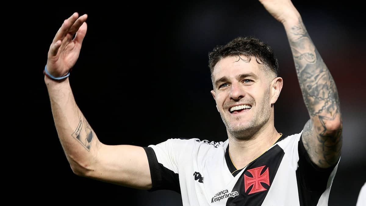 Após gol na estreia, Vegetti deve ganhar vaga de titular no ataque do Vasco