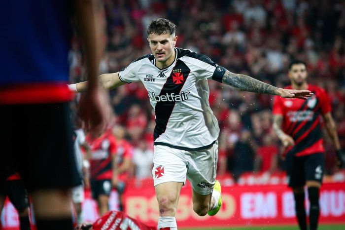 Vegetti fez o gol do Vasco, na Ligga Arena, que levou a decisão do confronto com o Athletico para os pênaltis