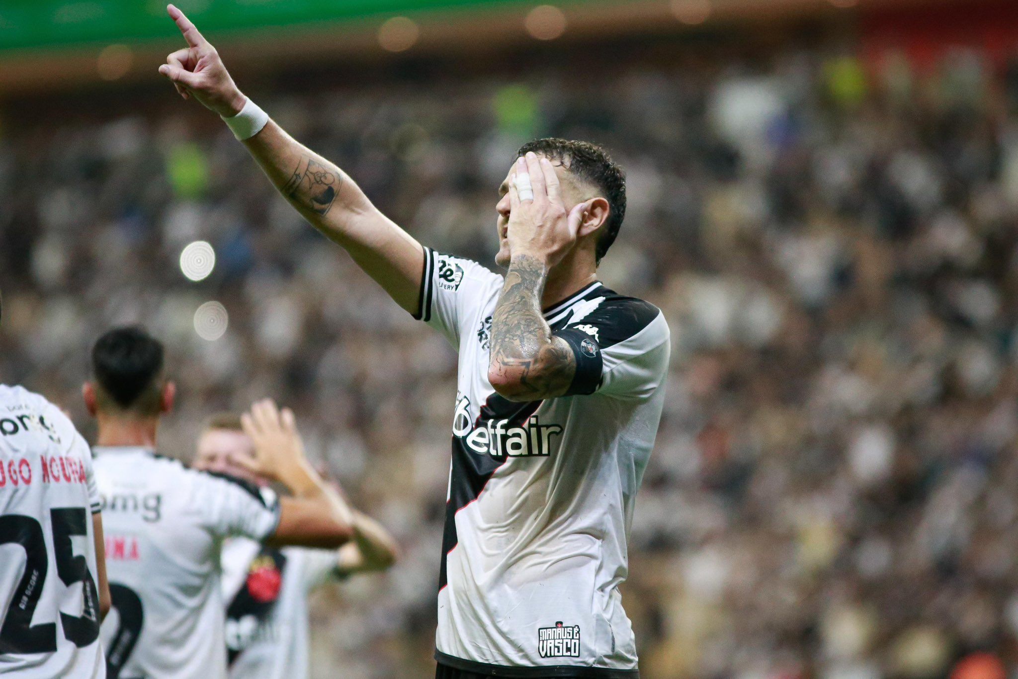 Em renovação com o Vasco, Vegetti se declara: ‘Vou ficar até me mandarem embora’