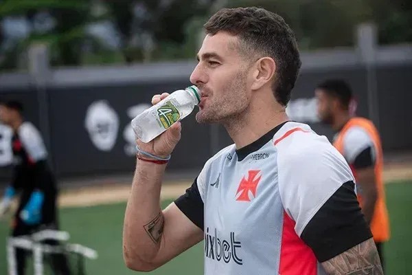 Goleador deve reforçar o Vasco para confronto diante do Athletico-PR