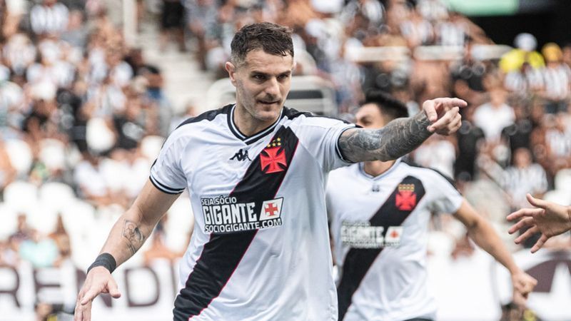 Vasco anuncia renovação de contrato de atacante Pablo Vegetti
