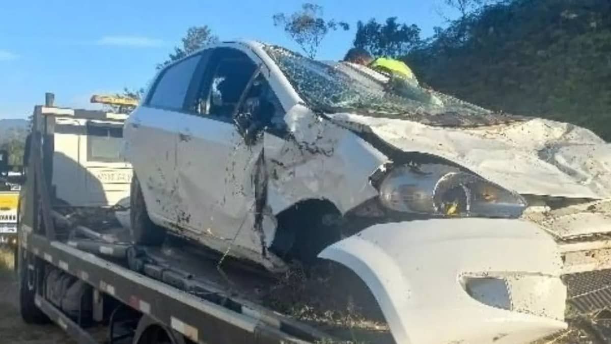 Jovem morre após carro cair em ribanceira e corpo é encontrado pelo pai