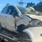 Jovem morre após carro cair em ribanceira e corpo é encontrado pelo pai