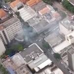 Vídeo: carro pega fogo na 'zona boêmia' de Belo Horizonte e chamas são vistas de longe
