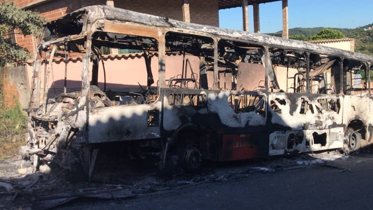 'Me entregaram uma carta e disseram que iam tacar fogo' diz motorista de ônibus incendiado em Ibirité 