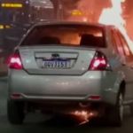 Carro pega fogo em frente ao Shopping Del Rey e interdita avenida de BH