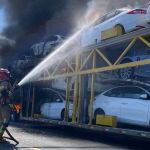 Vídeo: cegonheira pega fogo e destrói carros novos em Salinas  