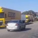 Vídeo: trabalhadores dos Correios protestam contra atraso de salários no Anel Rodoviário de BH