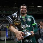 Veiga, do Palmeiras, revela sentimento com rebaixamento do Santos