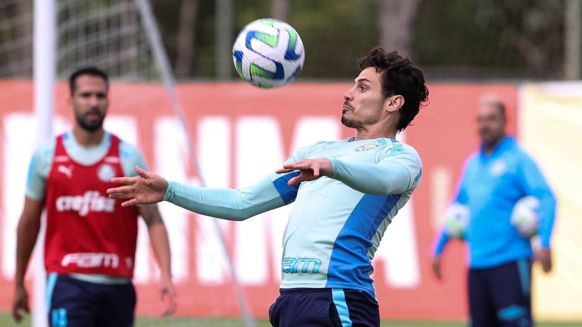 Raphael Veiga comemora convocação à Seleção, mas foca no Palmeiras