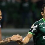 Raphael Veiga quebra jejum de dez jogos sem marcar pelo Palmeiras