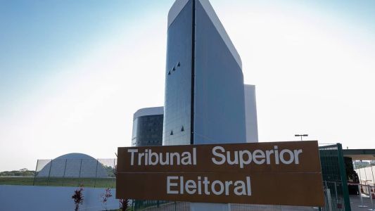 Veja ao vivo sessão do TSE que analisa pedido contra o ex-presidente Jair Bolsonaro