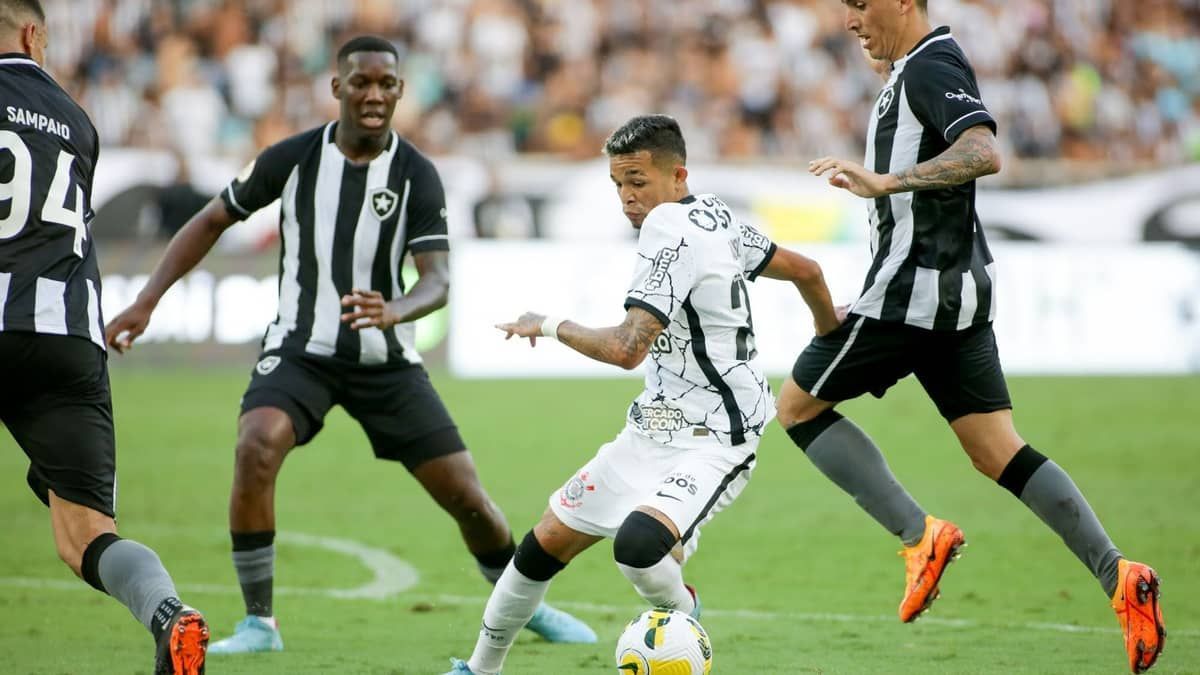 Botafogo x Corinthians: as escalações do jogo pelo Brasileirão