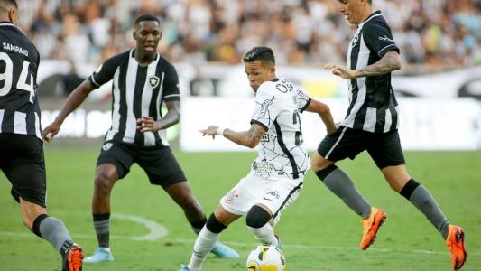 Veja as escalações do duelo pelo Brasileirão