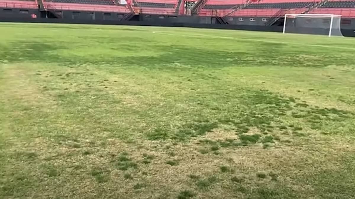 Gramado do palco de Brasil-RS x Atlético apresenta imperfeições; veja vídeo