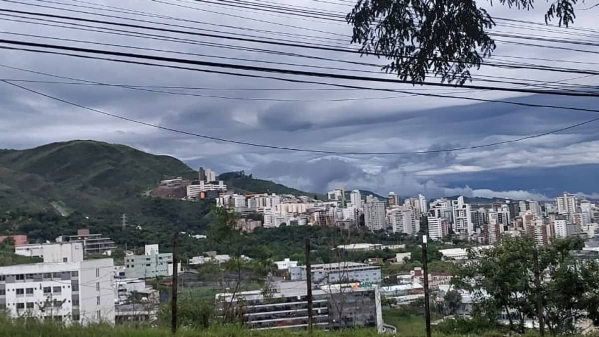 BH está sob alerta de chuva de até 80 milímetros e ventos de 50 km/h nesta sexta-feira (17)