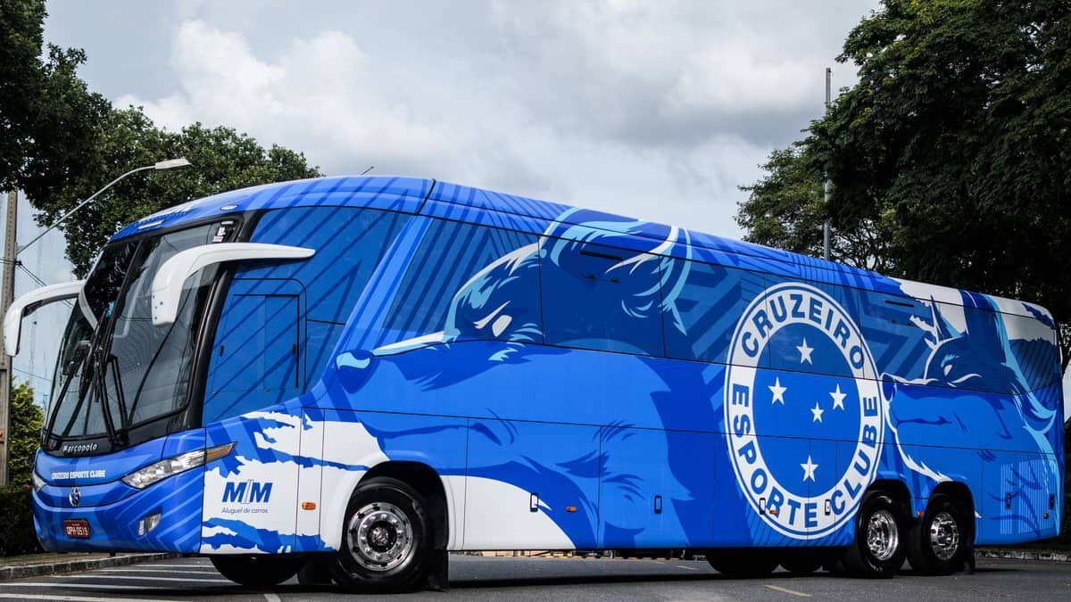 Veja fotos do novo ônibus do Cruzeiro para a temporada