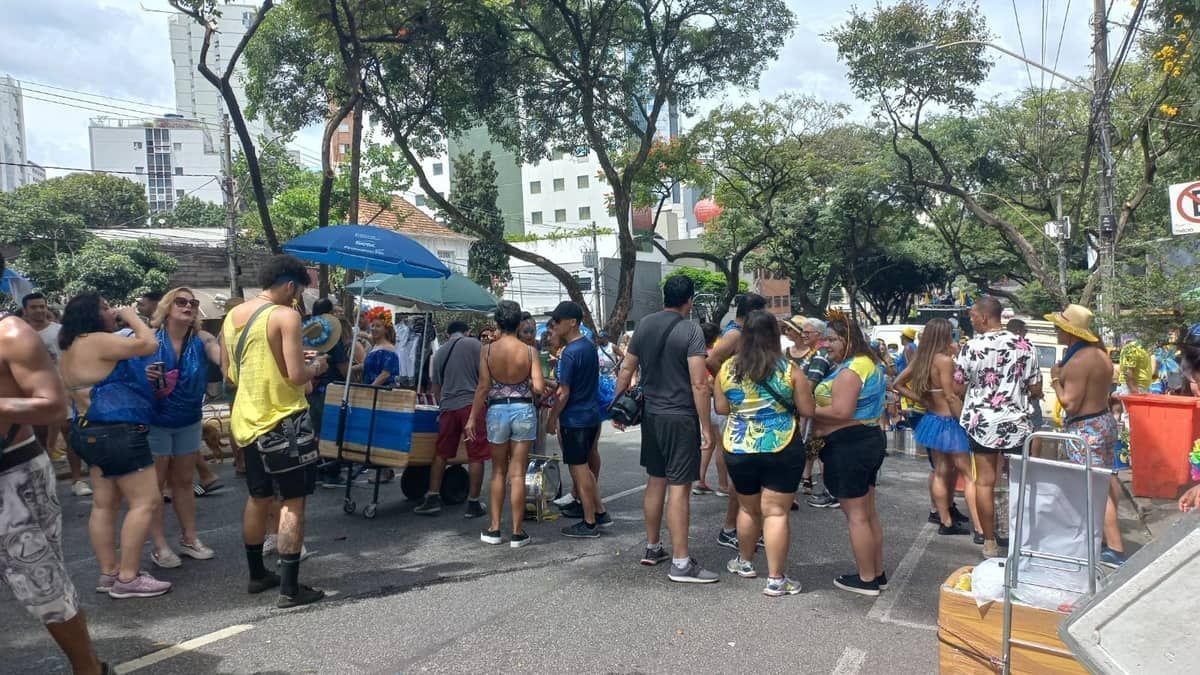 Bloco de Carnaval agita foliões com o clássico do axé: 'BH está melhor que Salvador''