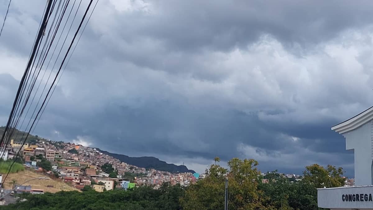 Minas tem 341 municípios com previsão de chuva intensa neste sábado (8); veja a lista