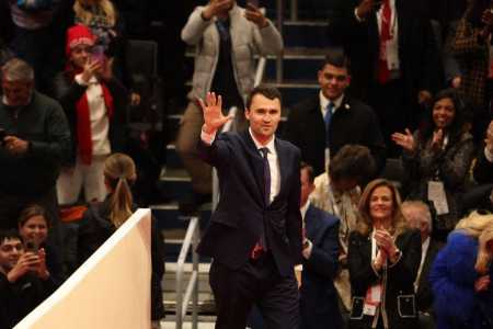 Charlie Kirk, aliado de Trump, morreu após ser baleado durante evento