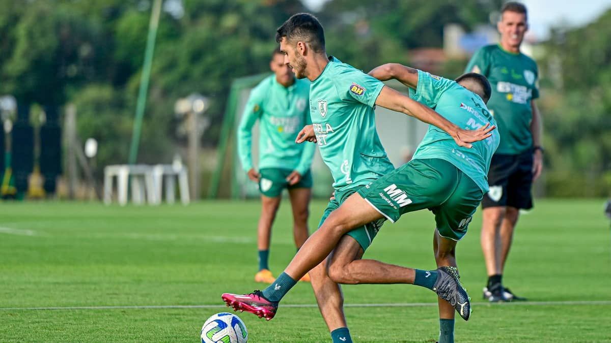 Mancini relaciona 24 jogadores do América para jogo com líder Botafogo; veja