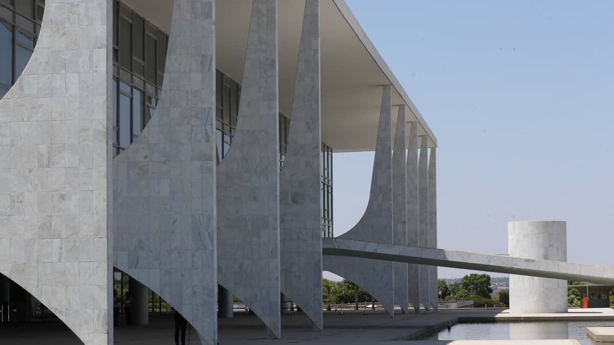 Bolsonaro gastou menos que Lula e Dilma com cartão corporativo: compare gastos de cada presidente