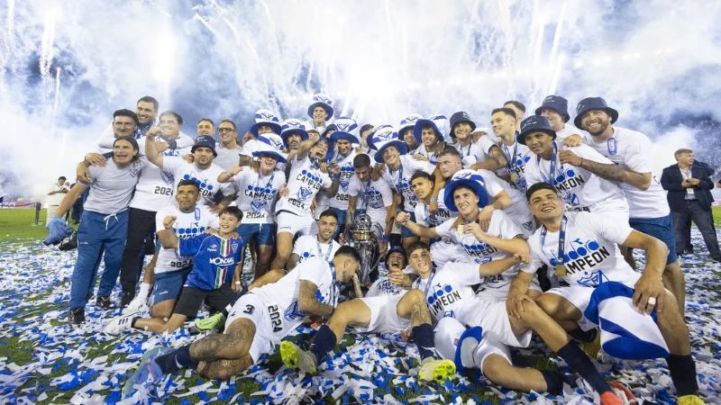 No Cruzeiro, ídolo do Vélez celebra título argentino depois de 11 anos