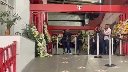 Foto mostra Salão Nobre do Estádio Morumbis, do São Paulo Futebol Clube, durante velório do empresário Abílio Diniz