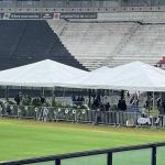 Torcedores e ex-companheiros se despedem de Roberto Dinamite em São Januário