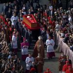 Morte do Papa Francisco: 'Queria vê-lo em vida', diz brasileiro que levou mãe para Roma na Páscoa