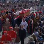 Mais de 50 mil fiéis estiveram na Basílica de São Pedro para velório do Papa Francisco