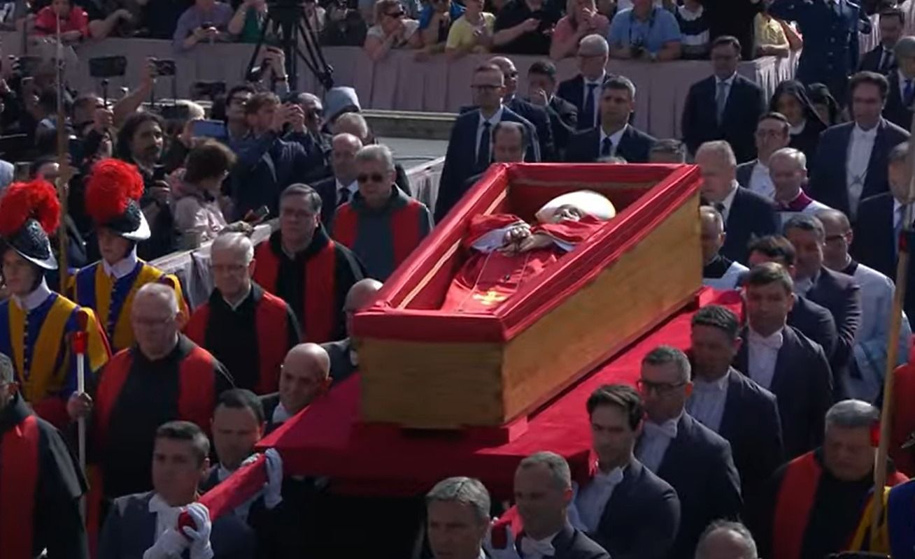 Médico detalha últimos momentos do papa Francisco: 'Não havia nada a fazer'