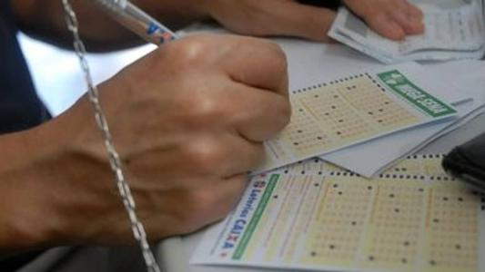 Vencedores da quina receberam cerca de R$13 mil cada