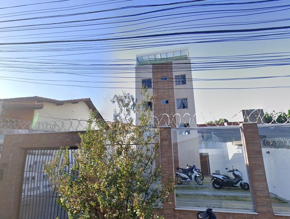 Chuva em BH: moradores precisam deixar prédio em Venda Nova após muro atingir apartamentos