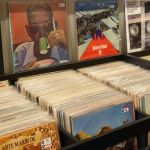 Vendas de vinil ultrapassam as de CD pela primeira vez em 36 anos