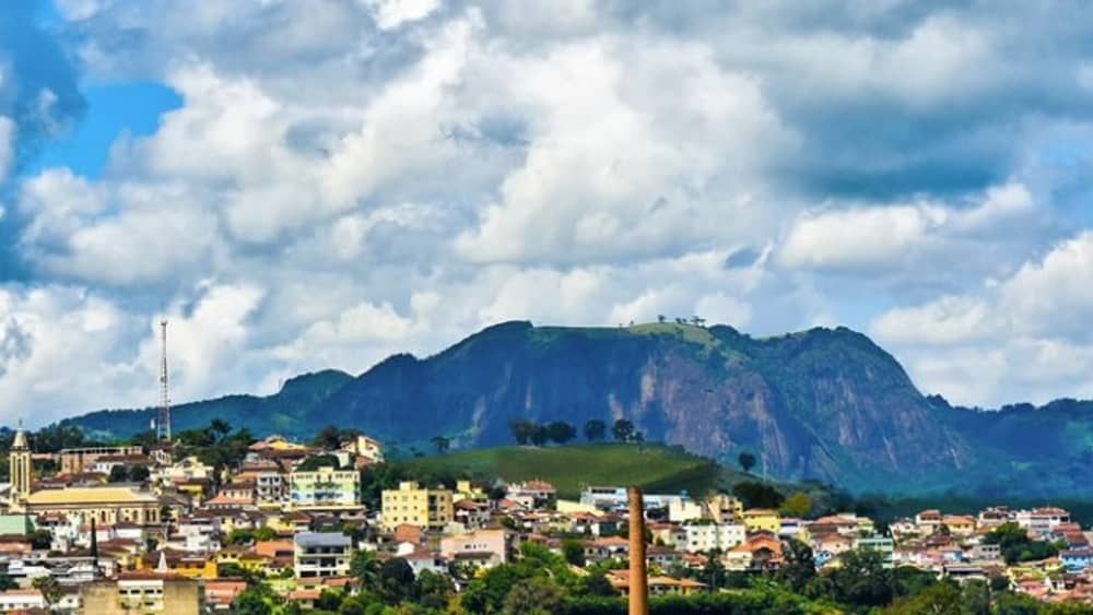 Vendaval mata mulher e fere duas pessoas no interior de Minas