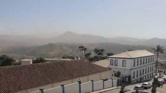 Ventania levanta poeira em Congonhas