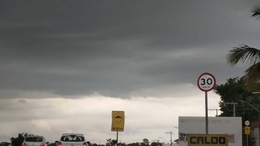 Ventos devem atingir 50 km/h; alerta é válido até às 8h de quinta-feira