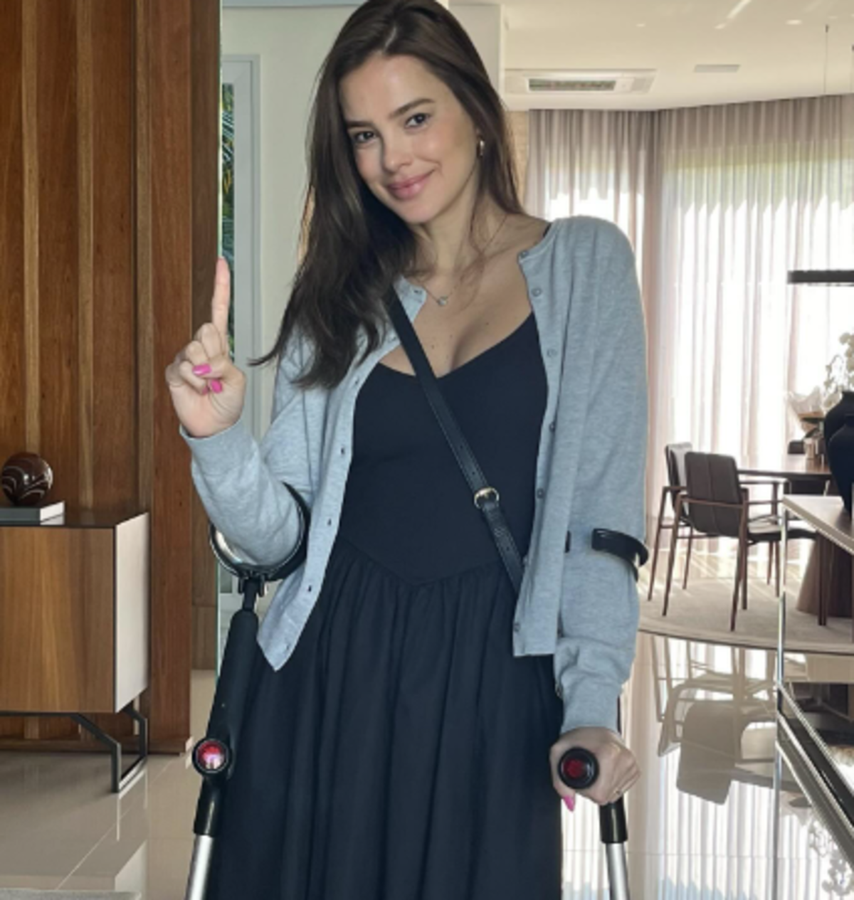 Vera Viel, esposa de Rodrigo Faro, inicia radioterapia após diagnóstico de câncer raro