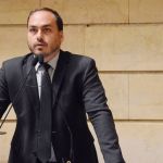 Carlos Bolsonaro ataca Zema nas redes: ‘insosso e malandro governador de Minas’ 