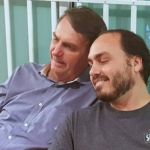 Carlos Bolsonaro lança livro sobre ‘introdução’ do pai nas redes sociais