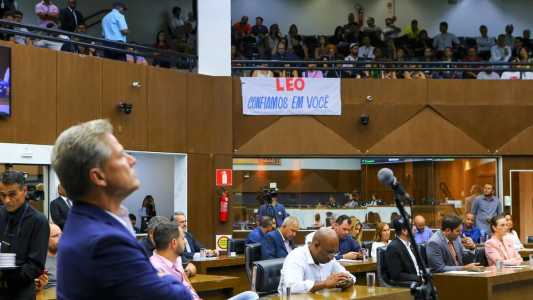 Vereador Léo Burguês renunciou ao mandato e disse que intenção foi preservar família e assessores