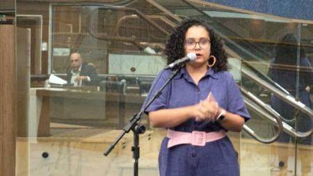 Vereadora Iza Lourença afirmou que foi novamente alvo de ataques racistas e bifóbicos