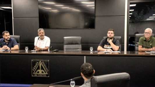 Vereadores Beto do Estofamento, Vinícius Bim, Thiago Torres e Nelinho Ribeiro.