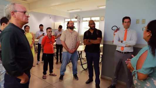 Vereadores e representantes da Prefeitura de BH visitaram abrigos nesta segunda (13)