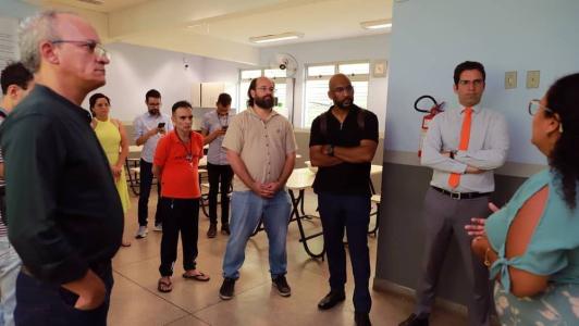 Vereadores e representantes da Prefeitura de BH visitaram abrigos nesta segunda (13)