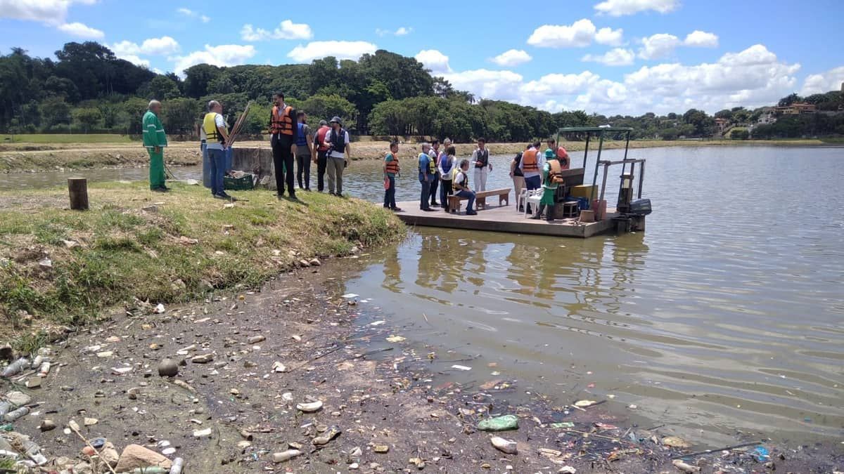 Vereadores da CPI da Lagoa da Pampulha fazem visita técnica para verifica poluição da água