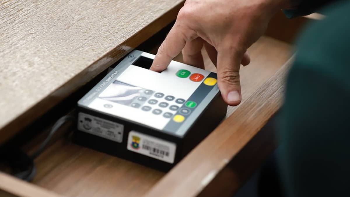 Em meio a polêmicas, Câmara de BH pode criar regra sobre registro de presença em plenário
